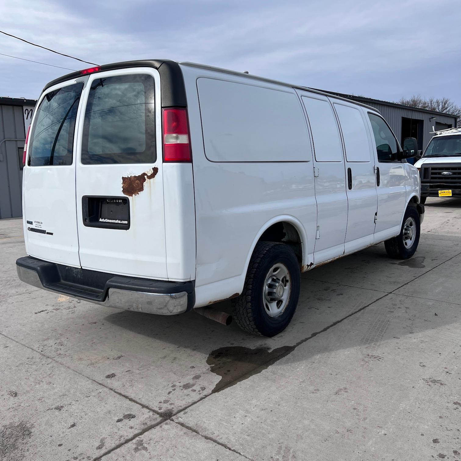 2011 Chevrolet G3500 Cargo Van