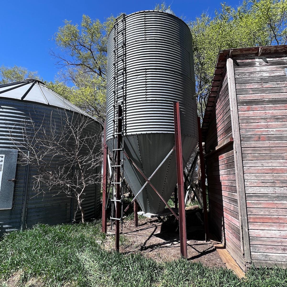 10-Ton Hopper Grain Bin