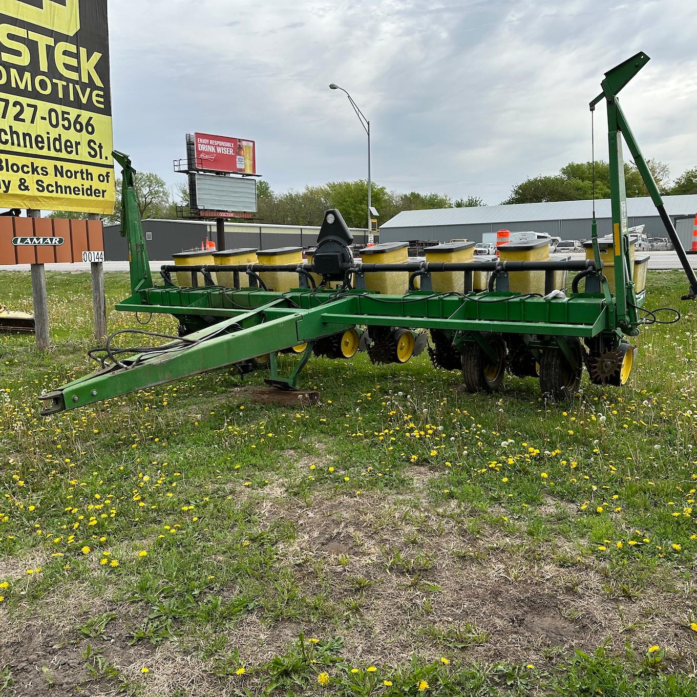 John Deere 7200 8 Row Planter