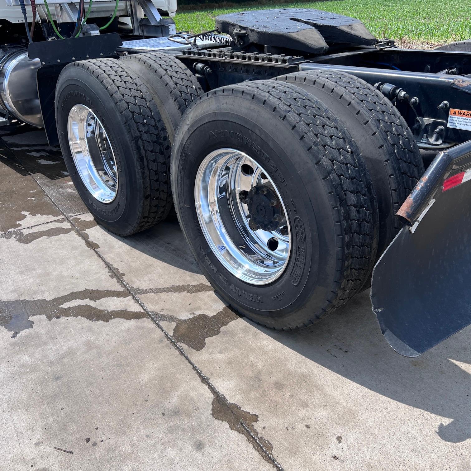 2017 Freightliner Cascadia 125 Day Cab Truck Tractor