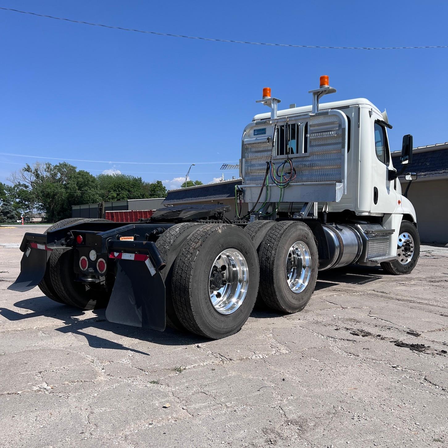 2017 Freightliner Cascadia 125 Day Cab Truck Tractor