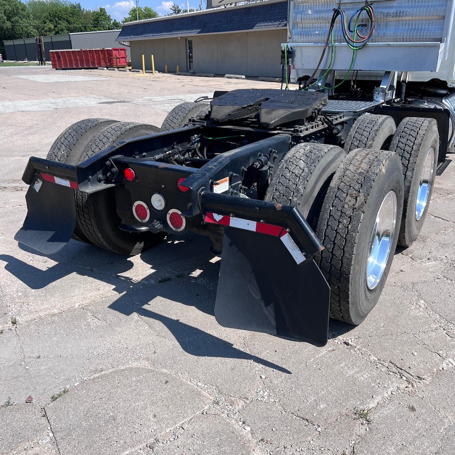 2017 Freightliner Cascadia 125 Day Cab Truck Tractor