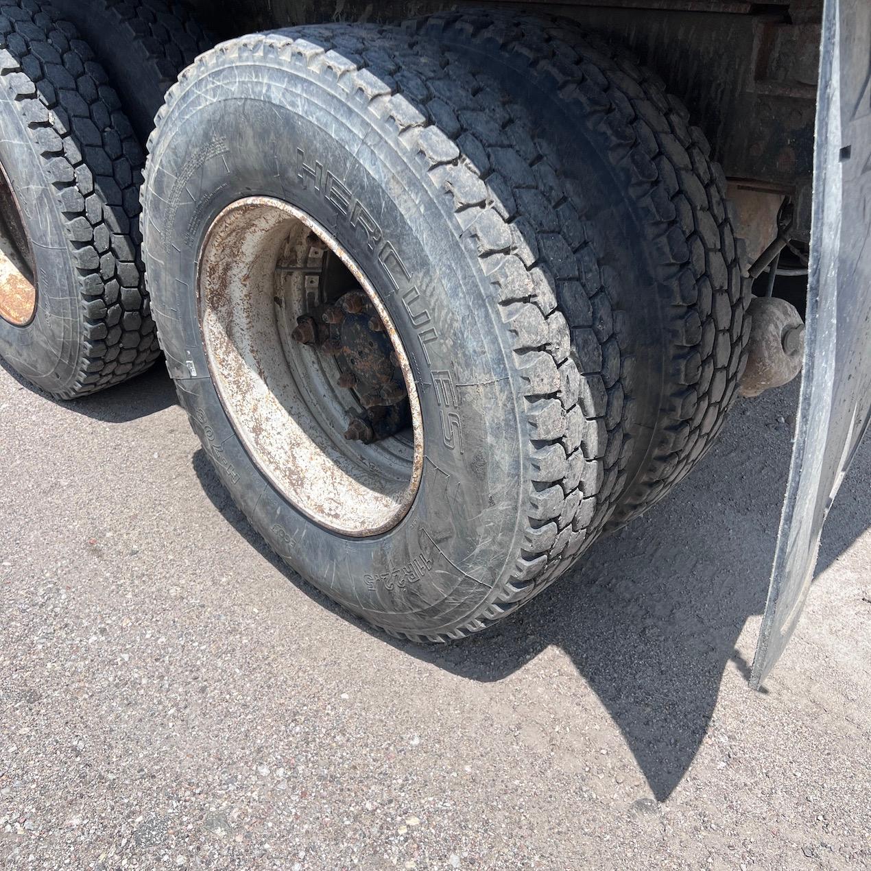 1990 International 4900 Tandem Axle Dump Truck