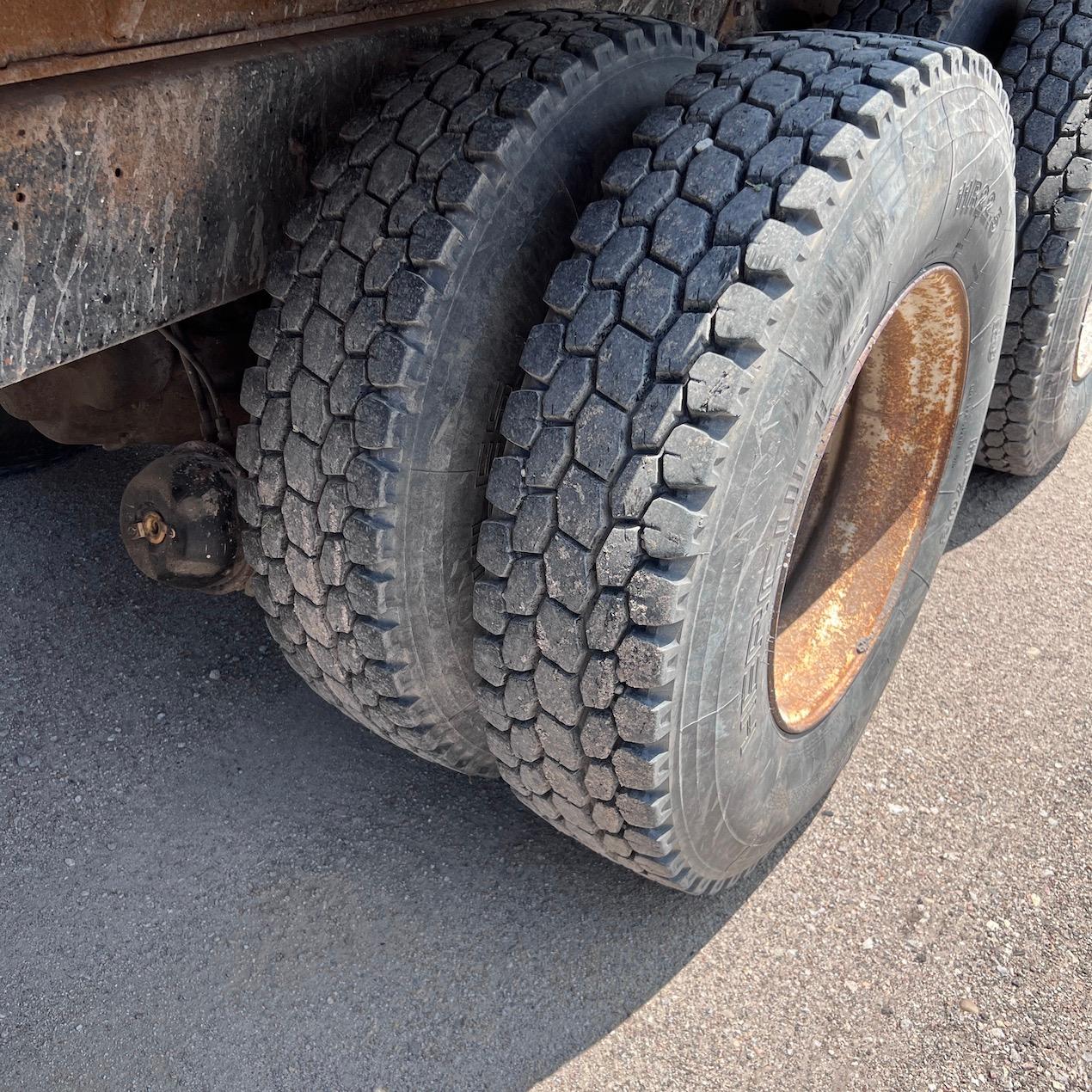 1990 International 4900 Tandem Axle Dump Truck