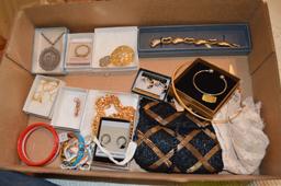 Lot: Costume Jewelry