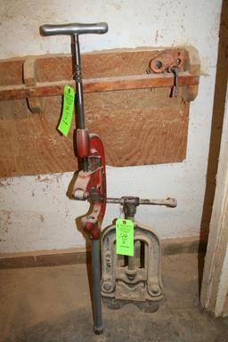 #4 Pipe Cutter - Rigid; #2 Pipe Vice