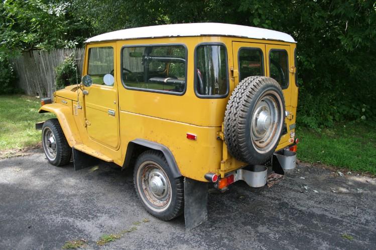 1975 Toyota FJ40 Land Cruiser; vin FJ40191868; 45700 miles; 4 spd.