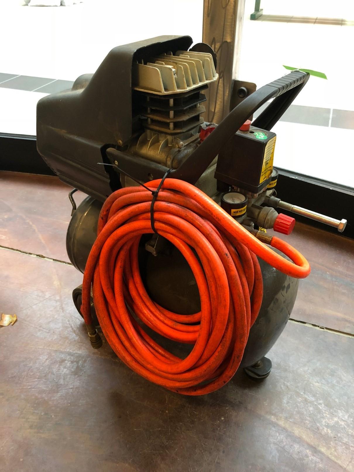 Speedway Series Air Compressor w/ Hose