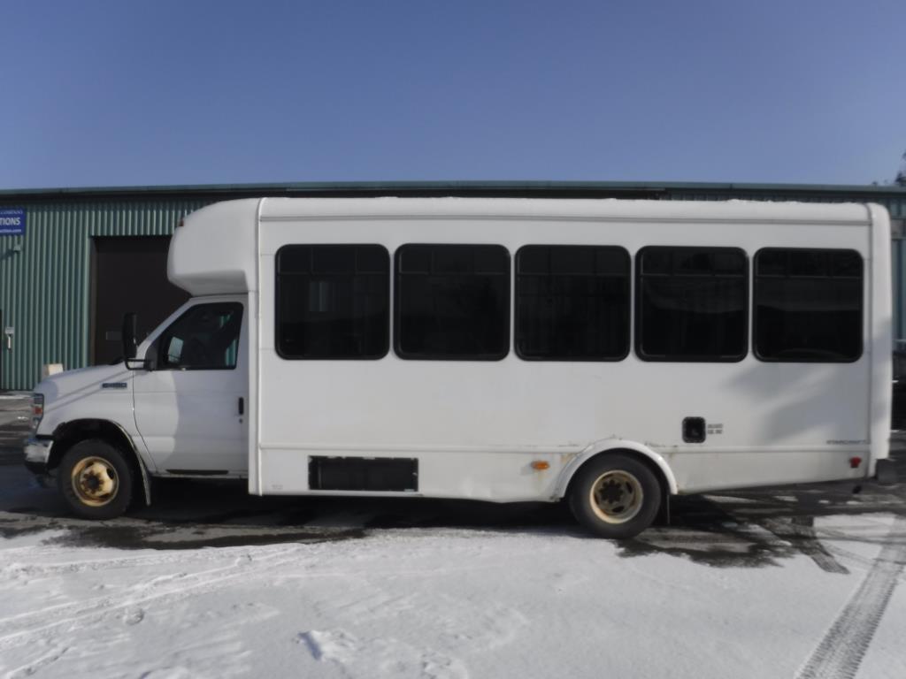 2013 Ford E-450 Starcraft Bus