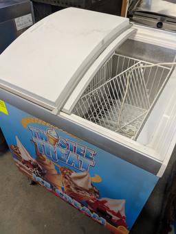 Derby 7.14 CF Slide-Top Novelty Ice Cream Freezer