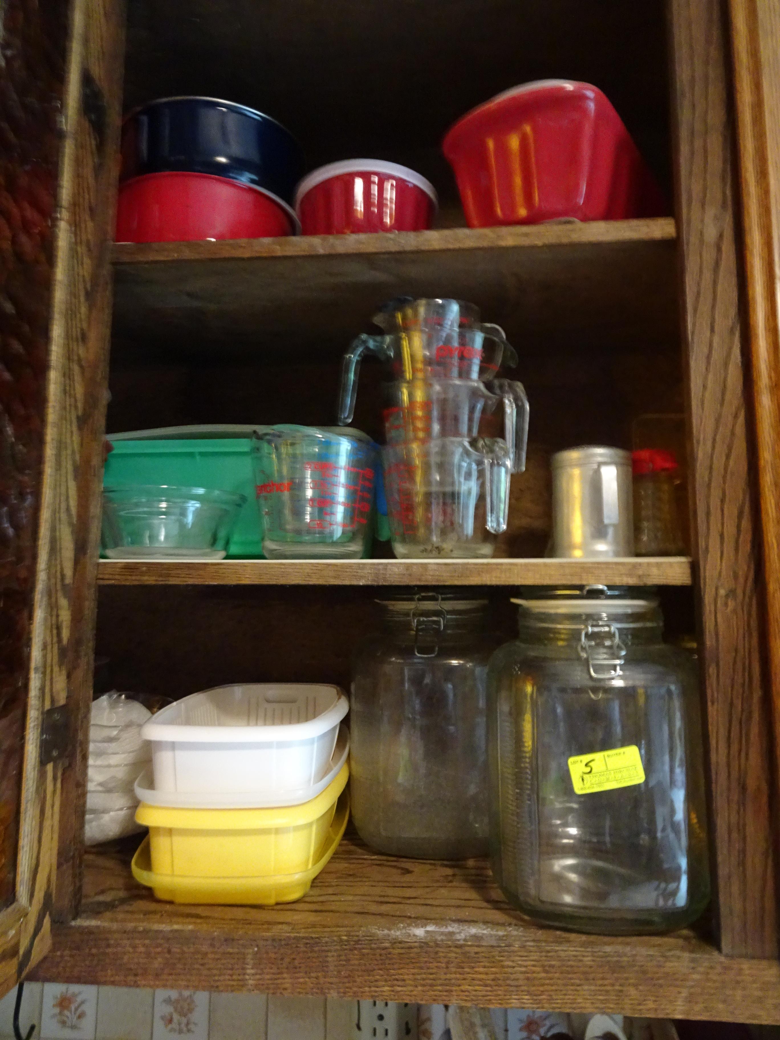 Cupboard Contents incl. Qty. Glass & Plastic Food Storage Containers