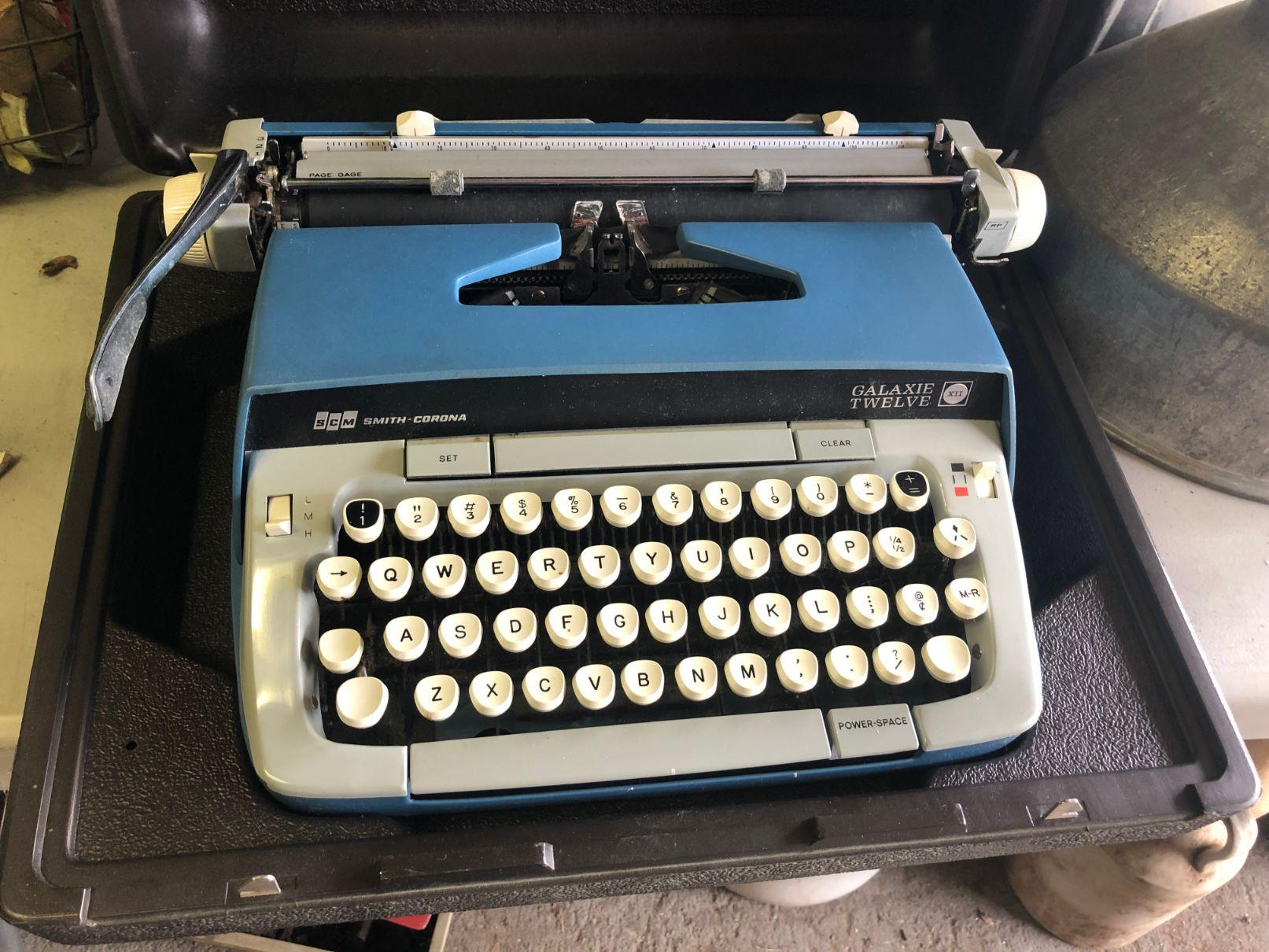 Smith Corona Galaxie 12 Portable Manual Typewriter