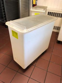 Silite 27 Gallon Mobile Flat Top Ingredient  Bin