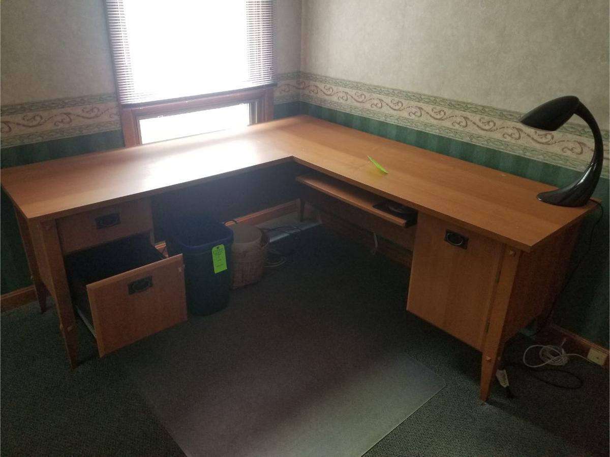 L-Shaped Office Desk w/ Lamp