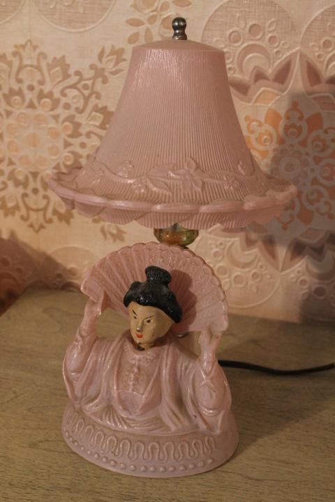 Vintage Oriental Pink Satin Glass Table Lamp w/ Pendulum Head