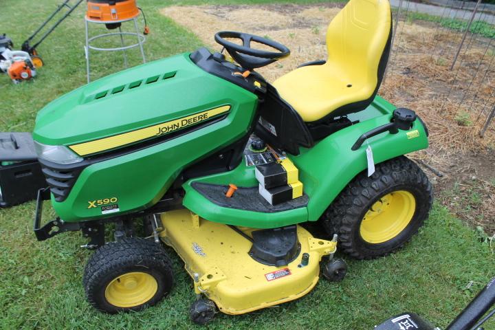John Deere X590 Riding Lawn Tractor