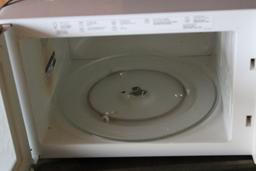 GE Sensor Microwave Oven w/ Metal Table