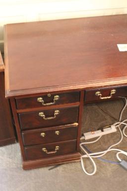 Executive Desk w/ Right-Hand Return