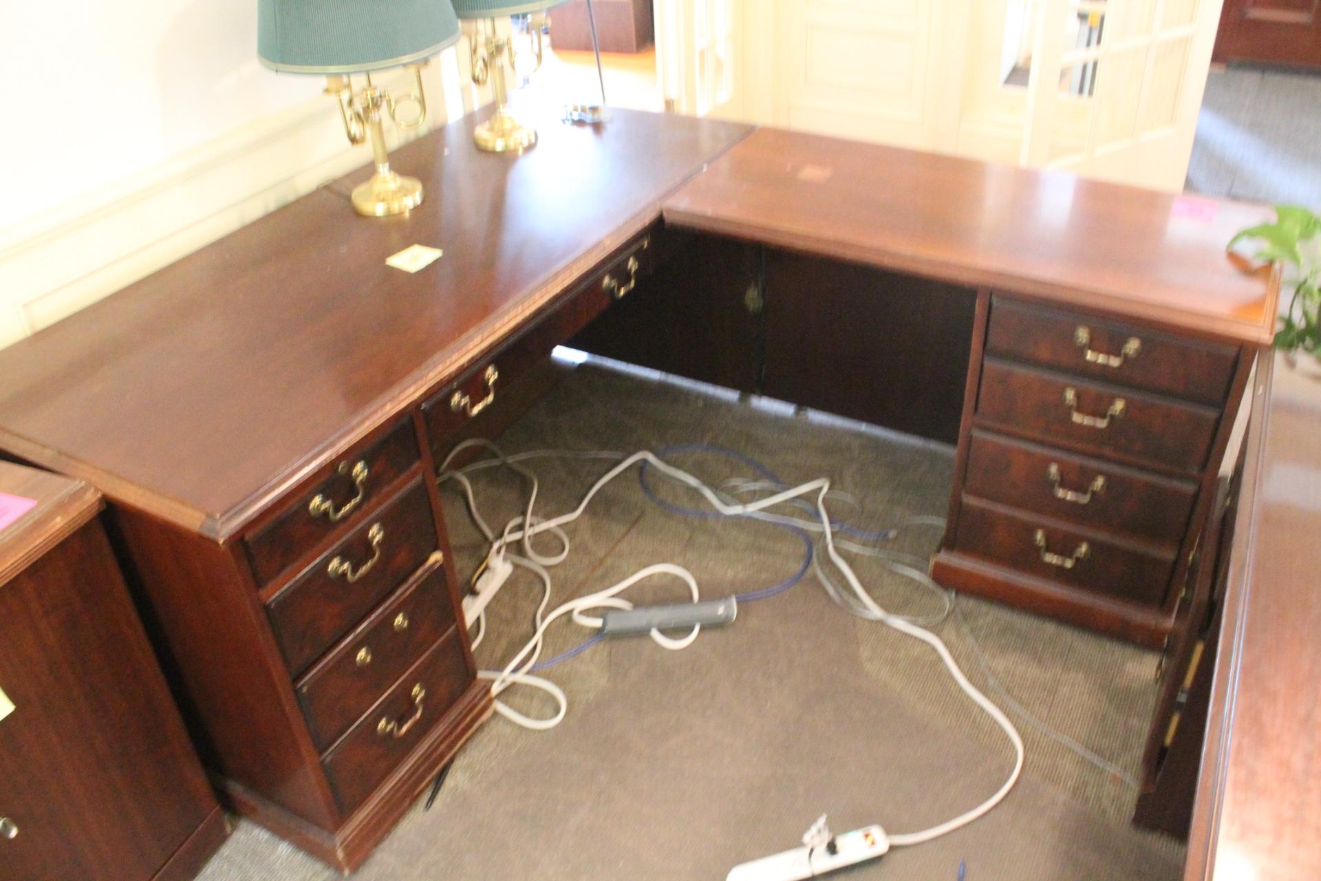 Executive Desk w/ Right-Hand Return