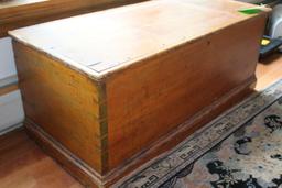 Antique Pine Lift Box