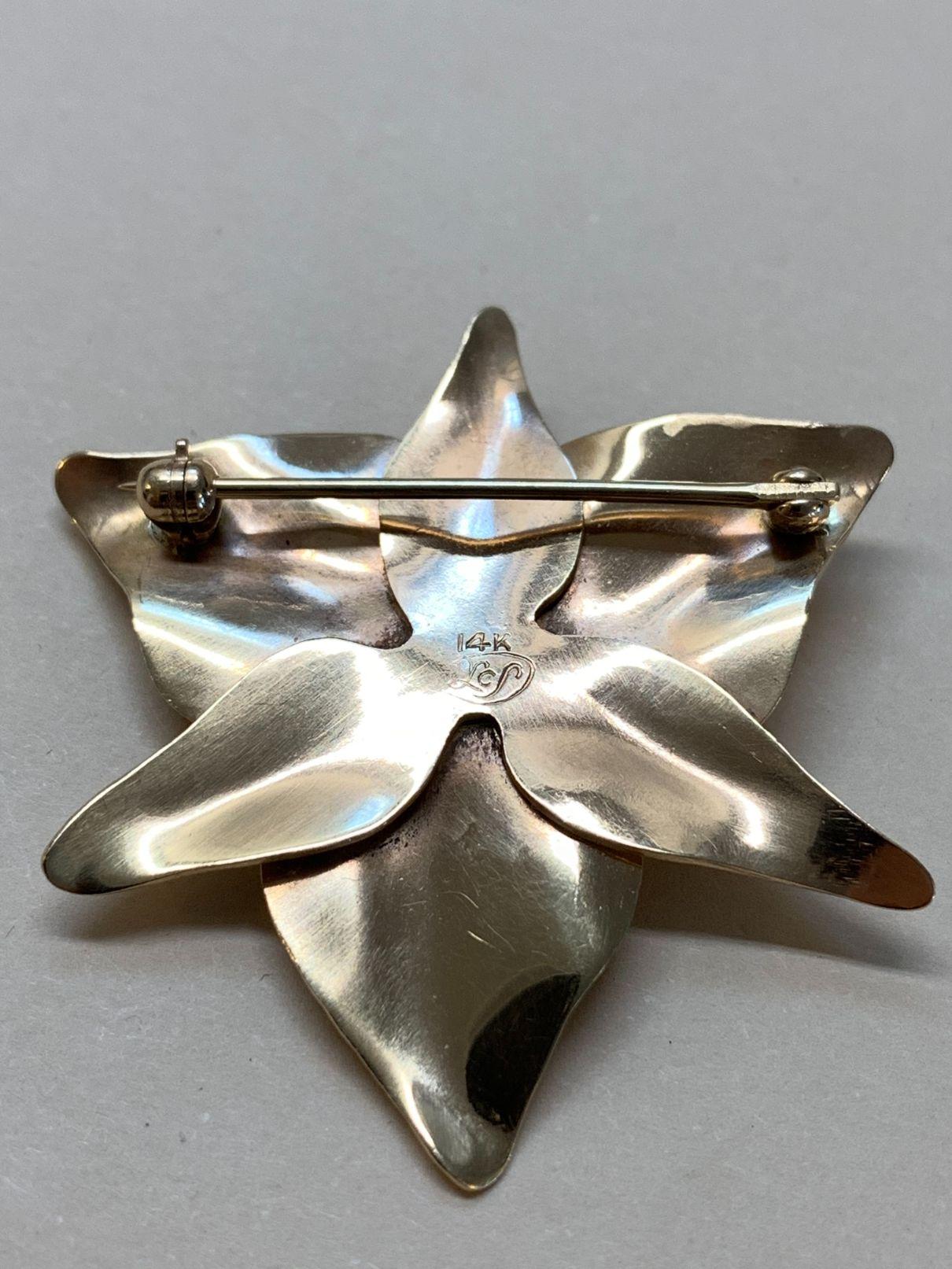 14K Yellow Gold Trillium Flower Brooch