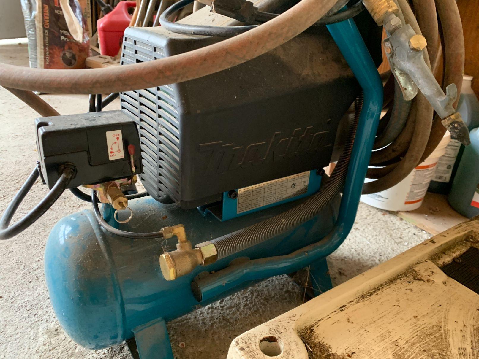 Makita MAC700 Air Compressor