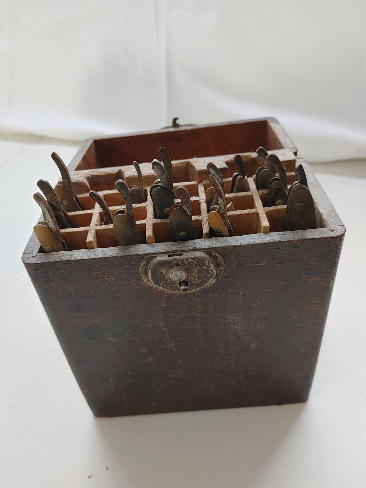 Oak Back Bar Tool Case w/ (15) Rolls