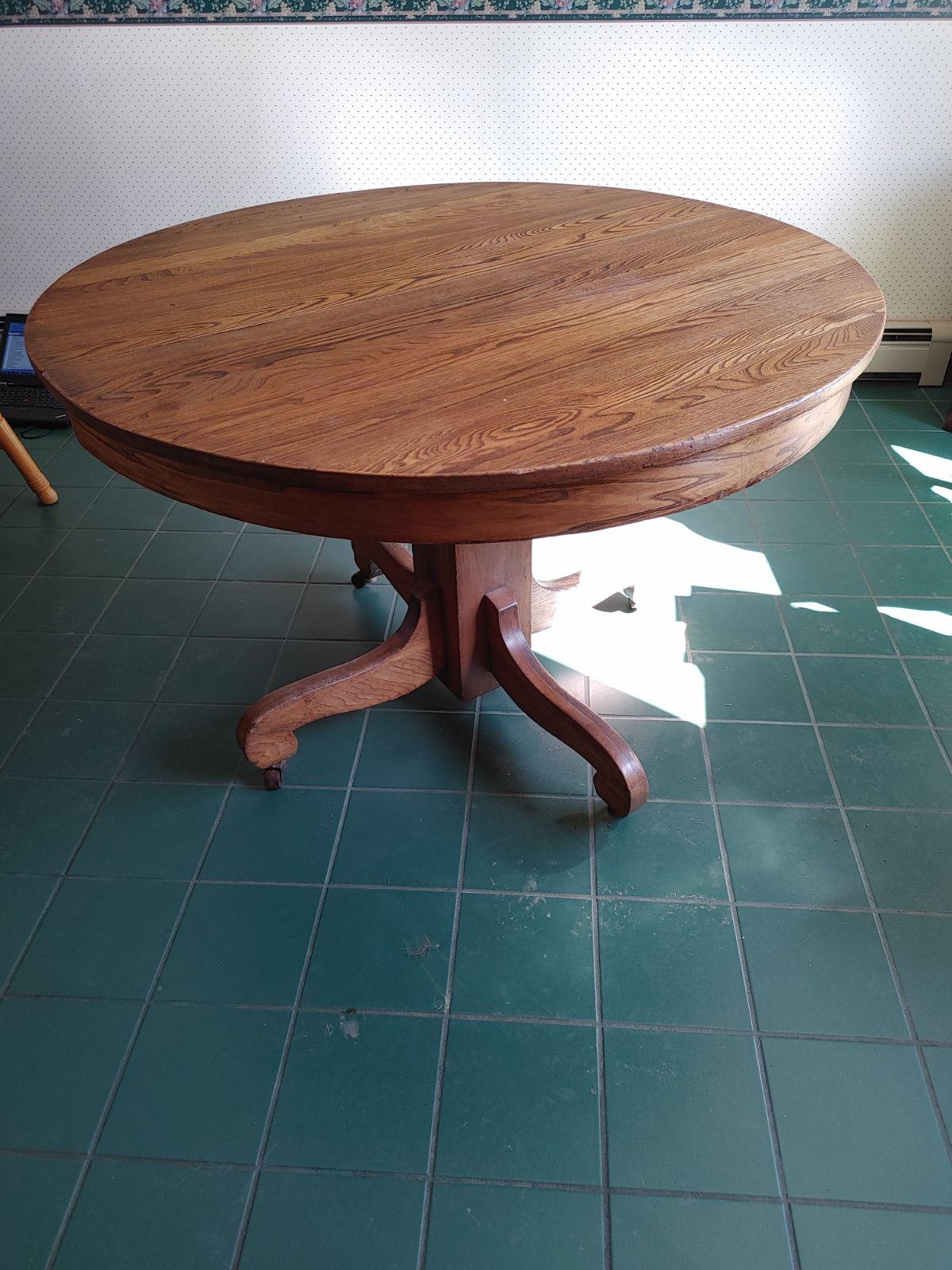 Round Oak Dining Table