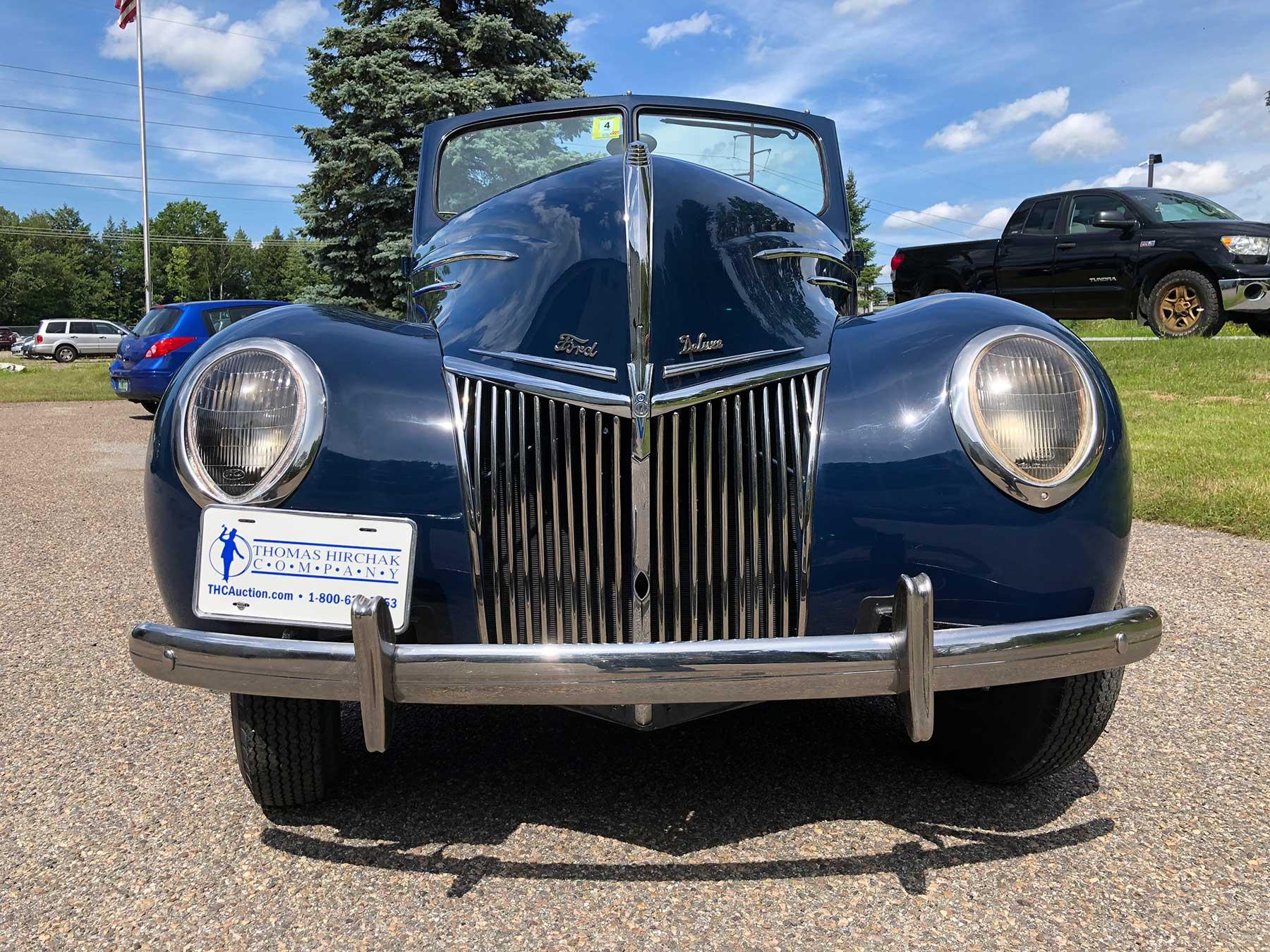 1939 Ford Deluxe 2-Door Convertible Coupe