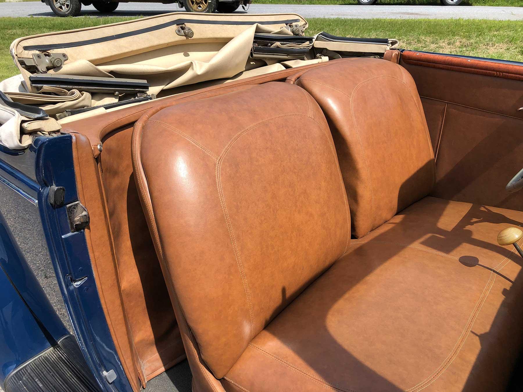 1939 Ford Deluxe 2-Door Convertible Coupe