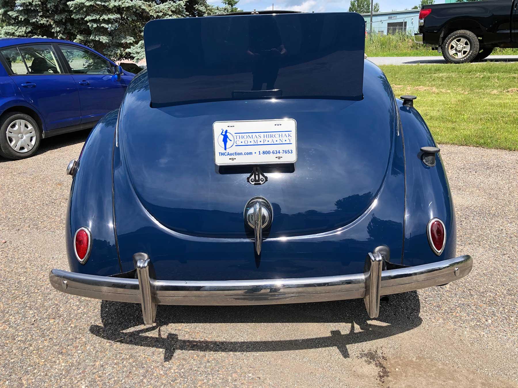 1939 Ford Deluxe 2-Door Convertible Coupe