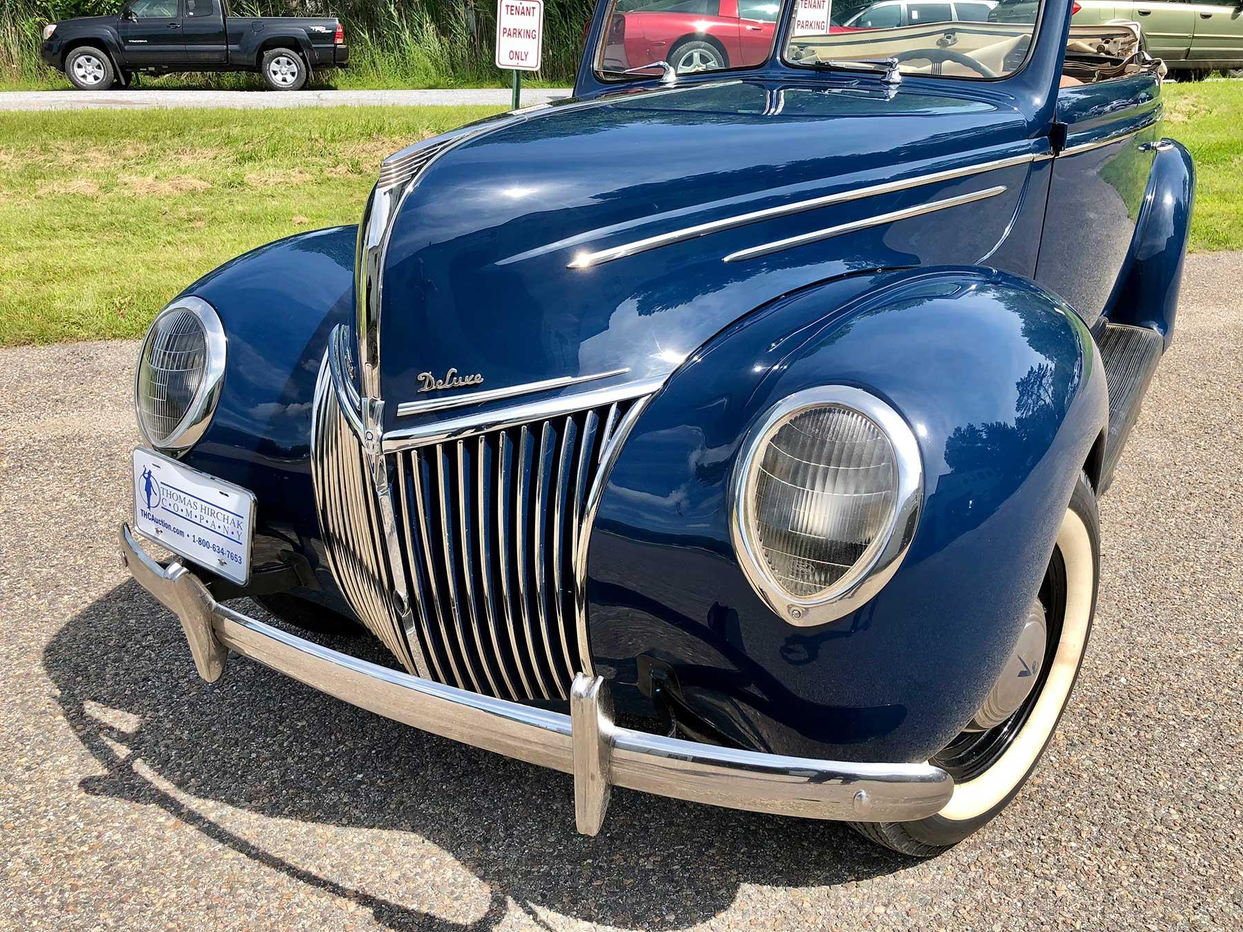 1939 Ford Deluxe 2-Door Convertible Coupe