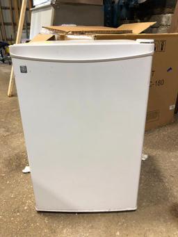 GE Dorm Refrigerator/ Freezer