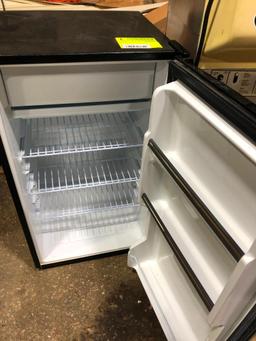 Sanyo SR-368K Dorm Refrigerator/ Freezer