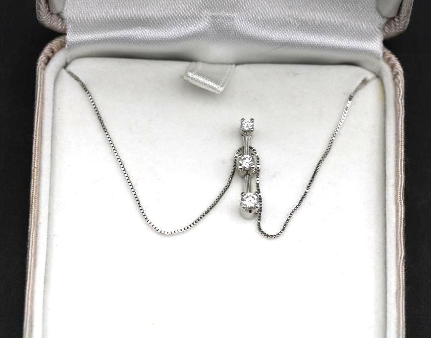 14K White Gold Bar Pendant with (3) Graduated Diamonds