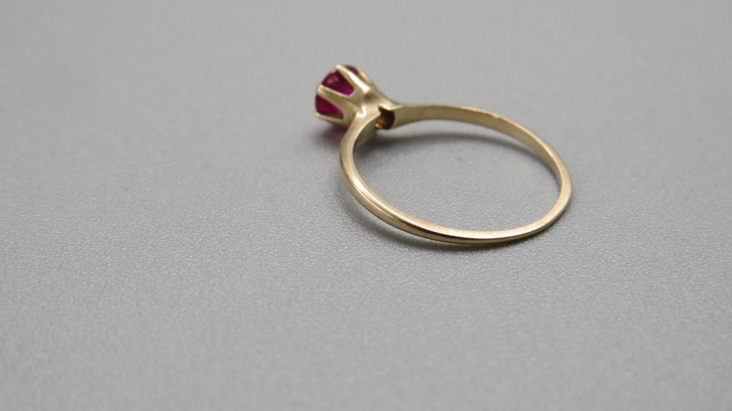 14K Yellow Gold Ring with 5mm Round Cut Ruby