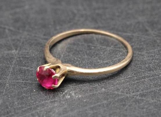 14K Yellow Gold Ring with 5mm Round Cut Ruby