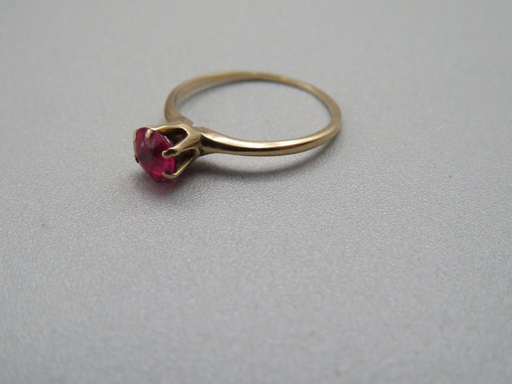 14K Yellow Gold Ring with 5mm Round Cut Ruby