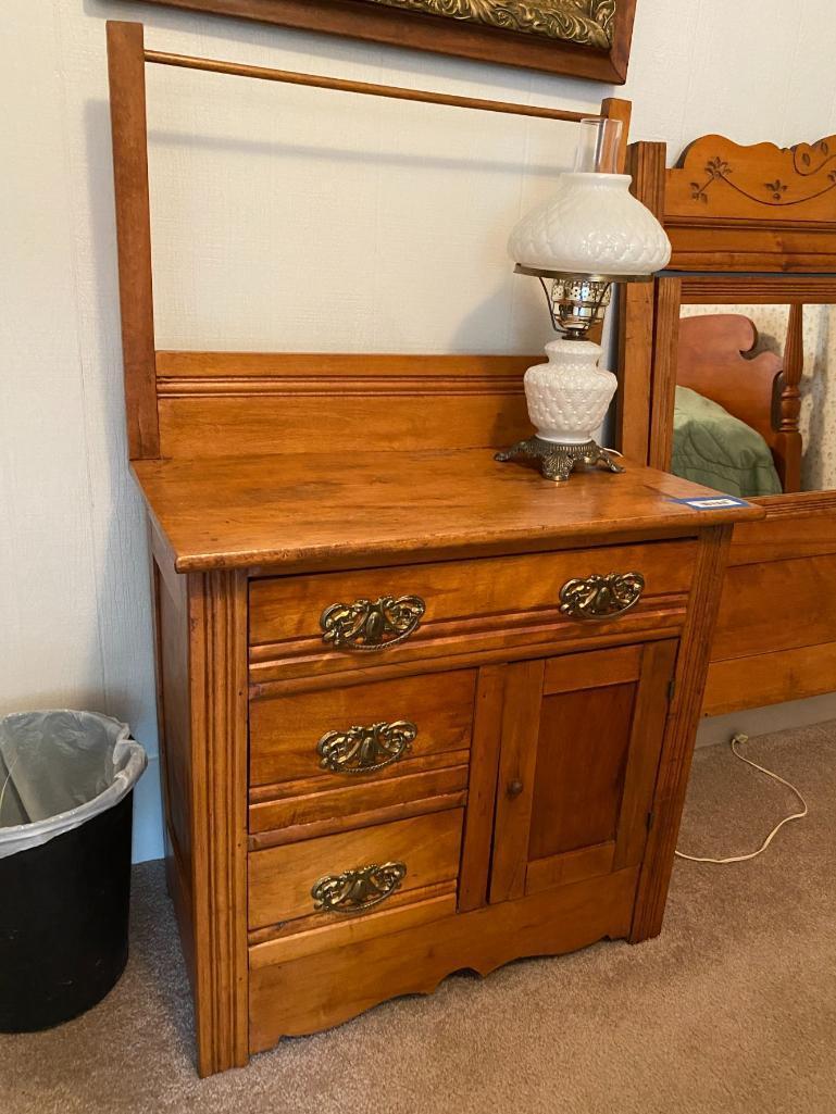Pineapple Finial Double Bed & Maple Commode w/Towel Bar