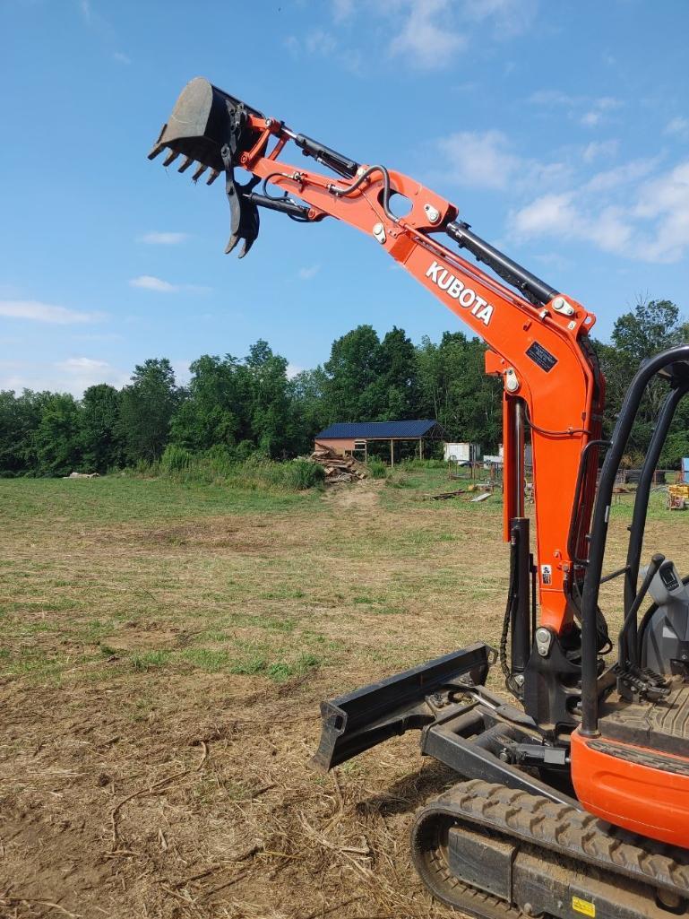 Kubota KX040-4 Excavator w/ Hydraulic Thumb & 2 Way Floating Angle Blade