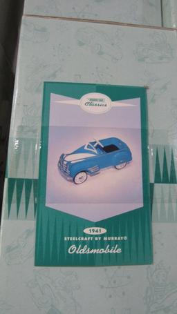 (6) Hallmark Classics Oldsmobile Pedal Car Diecast Replicas