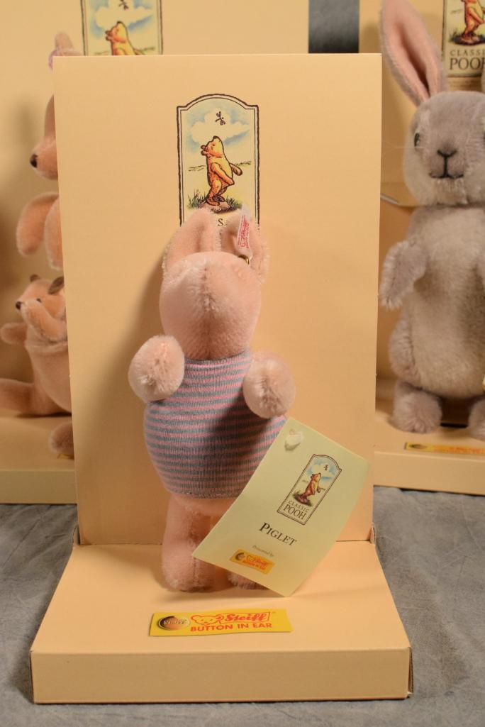 Steiff 7 Piece Classic Pooh Set