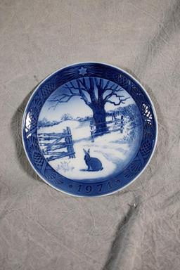 Royal Copenhagen 1971 Hare in Winter 7 1/4" Plate