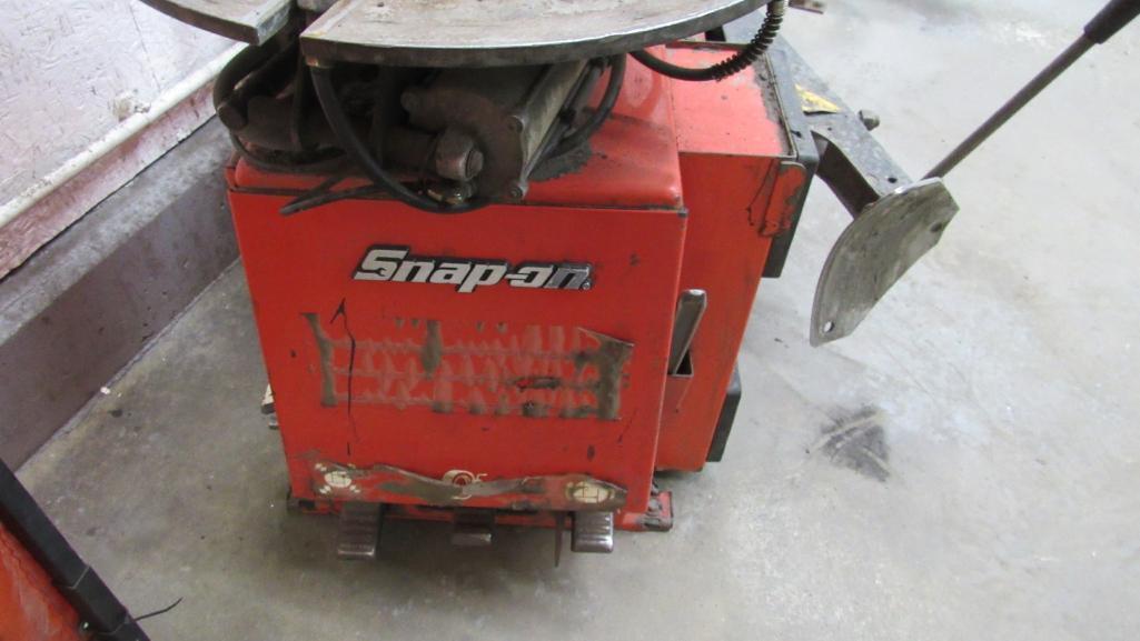 Snap-On Tire Machine