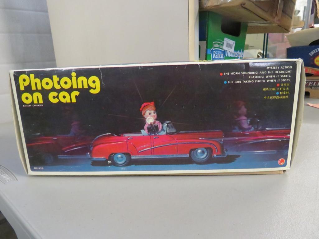 Great Vintage Photoing On Car Battery Operated in Box