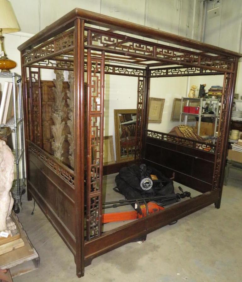 Queen Size Oriental Style Harwood Canopy Bed