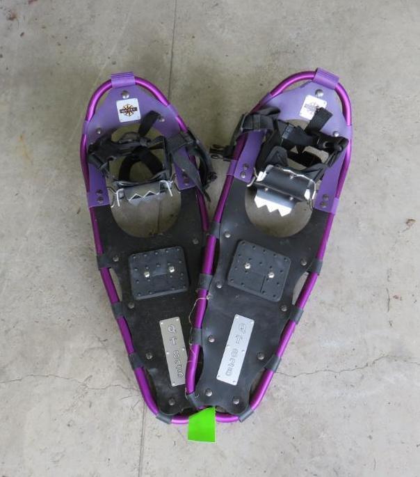 Pair of Quest 24" QT825 Snowshoes