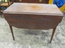 Period American Sheraton Mahogany Drop Leaf Table