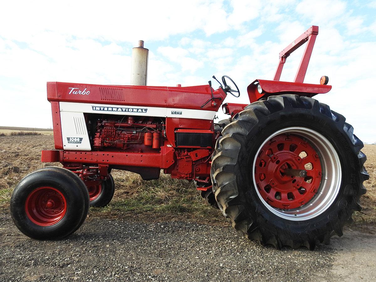 International 1066 Turbo Tractor