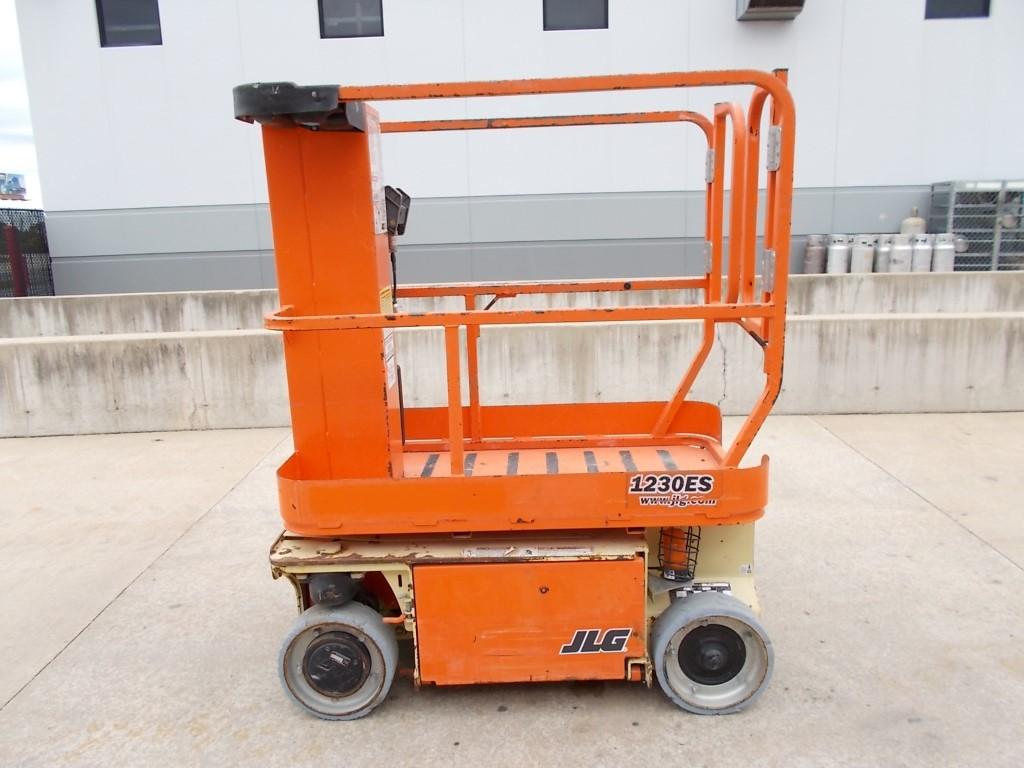 2010 JLG 1230ES Vertical Lift